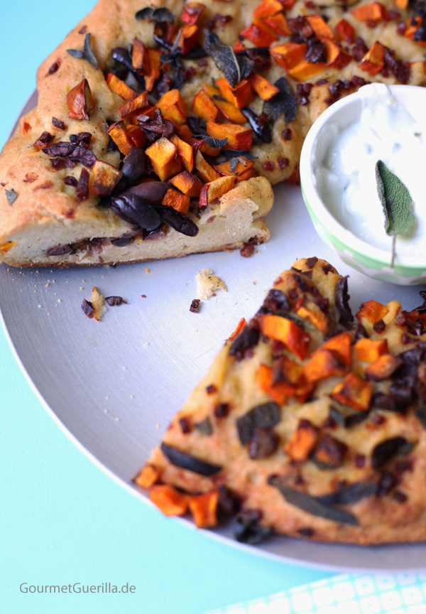 Bread wreath with pumpkin, ham, olives and Sage #recipe #gourmetguerilla #withlove 