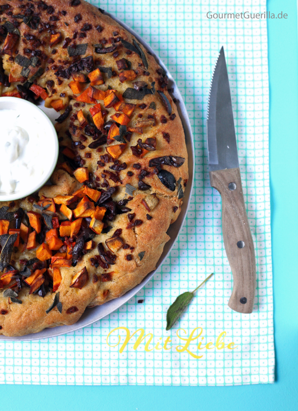 Bread wreath with pumpkin, ham, olives and sage #rezezpt #gourmet guerrilla #with love